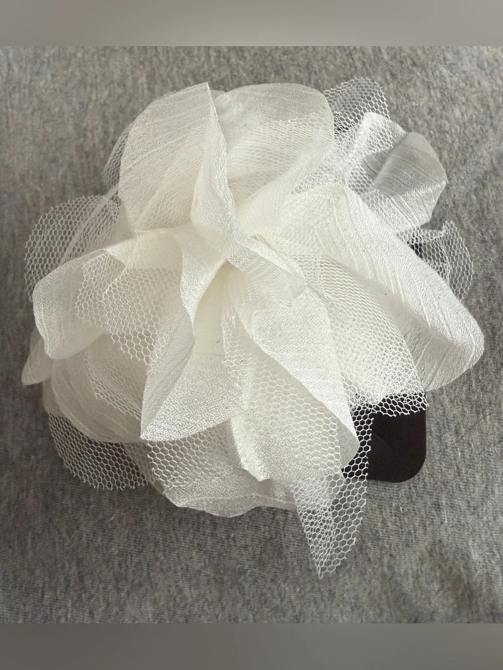 Elegant White Floral Mesh Hair Clip - Women Accessories